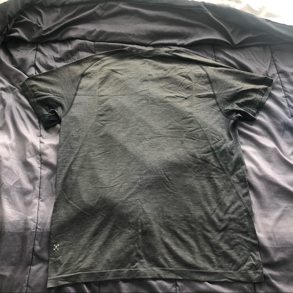 Lululemon Metal Vent Tech Shirt - Picture 2 of 2